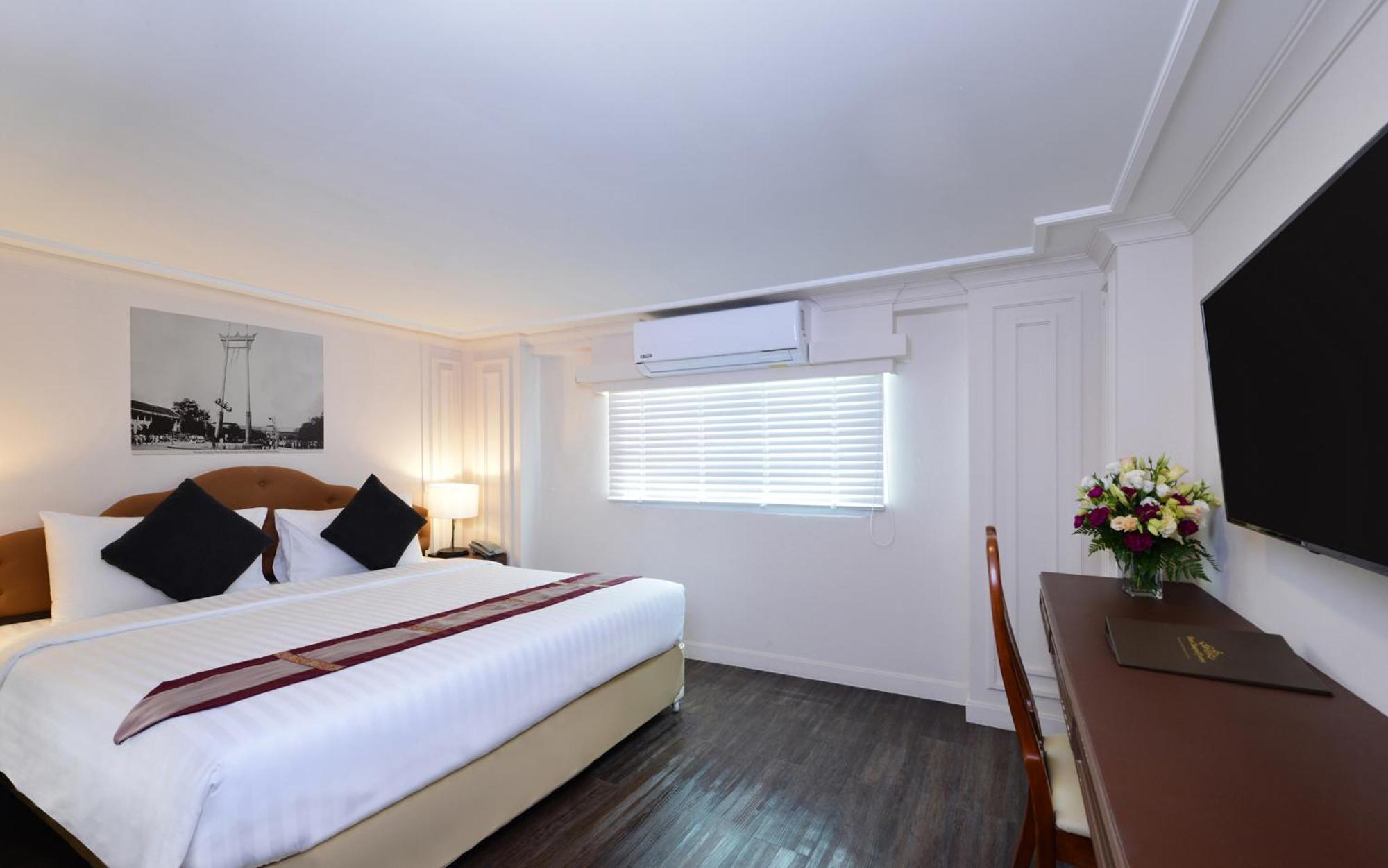Siam Champs Elyseesi Unique Hotel Bangkok Bagian luar foto